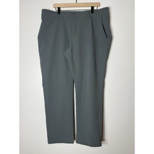 Under Armour Men Gray Flat Front, Straight Leg Golf Chino Pants Size 42x30 UA